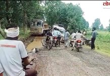 एटापली-जीवनगट्टा मार्ग खड्ड्यांच्या विळख्यात ; अपघात झाला तर जबाबदार कोण ?