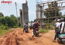 प्रवेशद्वार बांधकामामुळे गोगाववासीयांचे हाल – पर्यायी मार्गावर चिखल