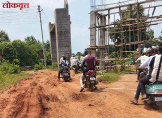 प्रवेशद्वार बांधकामामुळे गोगाववासीयांचे हाल – पर्यायी मार्गावर चिखल