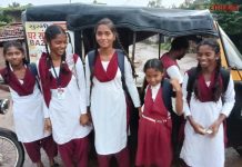 बसफेरी बंद ; विद्यार्थिनींची पायदळ वारी – पालक संतप्त