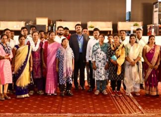 शरणागती पत्करलेल्या माओवाद्यांना रोजगार देणाऱ्या लॉयड्स मेटल्सचे मुख्यमंत्र्यांकडून कौतुक