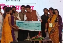 गडचिरोलीत महिला सक्षमीकरणाला नवे बळ : मुख्यमंत्री फडणवीस यांच्या हस्ते माविमच्या महिला बचत गटांना फिरता निधी वितरण