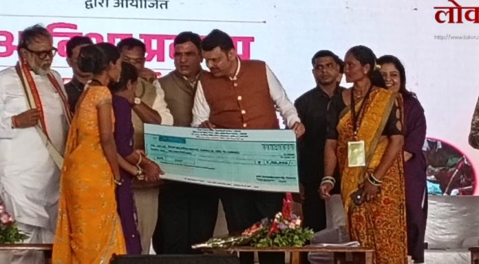 गडचिरोलीत महिला सक्षमीकरणाला नवे बळ : मुख्यमंत्री फडणवीस यांच्या हस्ते माविमच्या महिला बचत गटांना फिरता निधी वितरण