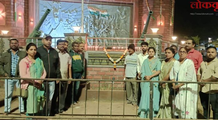 लाल किल्ला बॉम्बस्फोटातील हुतात्म्यांना कारगिल चौकात मेणबत्ती लावून श्रद्धांजली