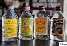 गडचिरोली : माजी जिल्हा परिषद अध्यक्षांच्या घरी दारूचा महापूर, पोलिसांची पहाटेची धडक कारवाई