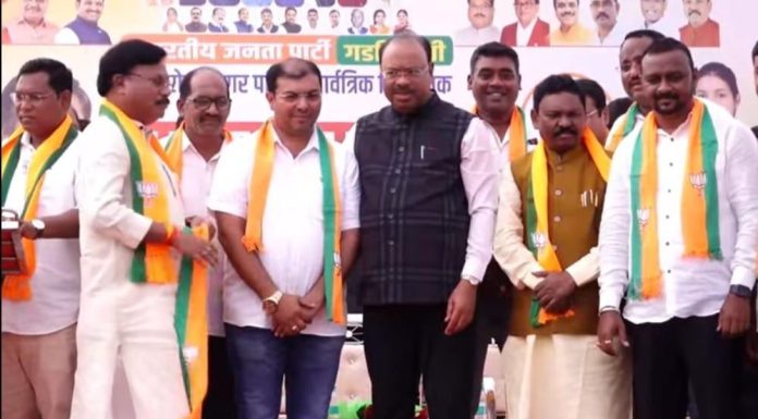 गडचिरोली नगरपरिषद निवडणुकीत काँग्रेस बिथरली; युवानेते अतुल मल्लेलवारांसह सहकाऱ्यांचा भाजपमध्ये मोठा प्रवेश