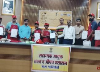 स्वच्छ व सुरक्षित अन्नविक्रीसाठी गडचिरोलीत FoSTaC मोहीम; प्रशिक्षक, अधिकारी व अन्न विक्रेते एकत्र