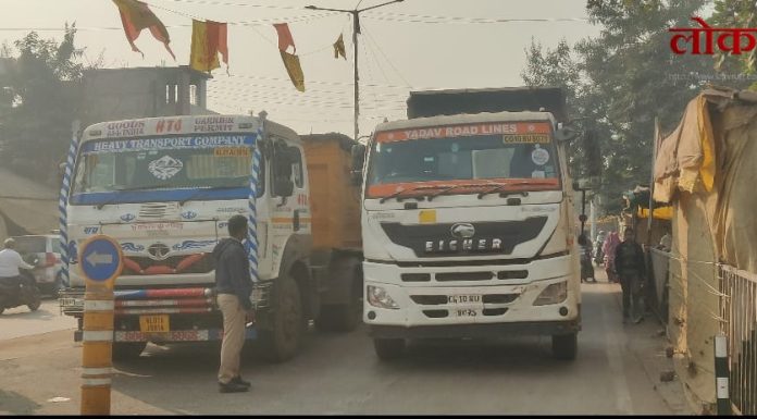 मुख्य चौक ठप्प! इंदिरा गांधी चौकात रात्रभर लोहखनिज ट्रॅक फेल