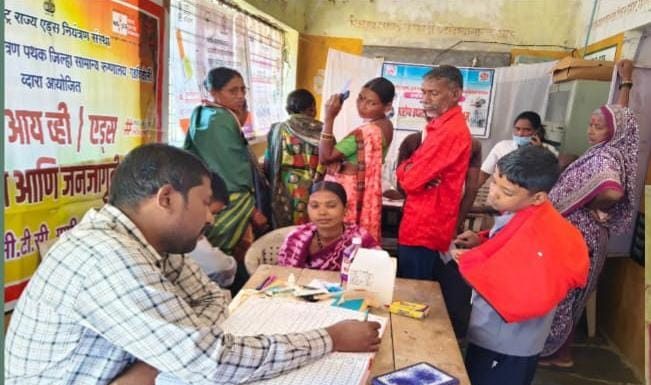 सुशीला बहुउद्देशीय संस्थेच्या वतीने निकतवाडा येथे मोफत आरोग्य शिबिर