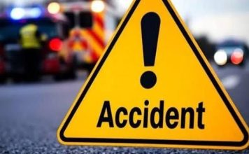 अज्ञात वाहनाची भीषण धडक : तिघे जखमी