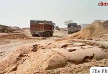 साखरा घाटात अवैध रेती वाहतुकीचा धुमाकूळ, प्रशासनाची डोळेझाक