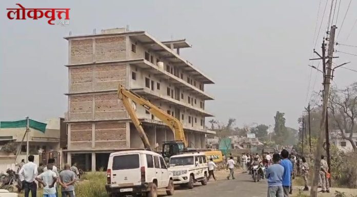 अहेरीत माजी जि. प. अध्यक्ष कंकडालवारांच्या बेकायदेशीर इमारतीवर बुलडोझर