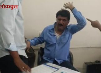 विद्यार्थिनीसोबत अश्लील चॅटिंगचा आरोप ; संतप्त विद्यार्थ्यांकडून प्राध्यापकाला चोप