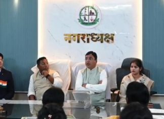 गरजू शहरवासीयांना सरसकट घरकुल द्या – सहपालकमंत्री जयस्वाल यांच्याकडे नगरसेवक टेंभुर्णेंची ठाम मागणी