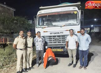पहाटेची कारवाई : कुंडलवाडीत अवैध वाळू वाहतूक करणारा हायवा जप्त, २५.३० लाखांचा मुद्देमाल ताब्यात