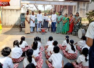 प्रफुल्लित केंद्राचा स्तुत्य उपक्रम : कै. मीनाताई ठाकरे विद्यालयाला दोन सीलिंग फॅनची भेट