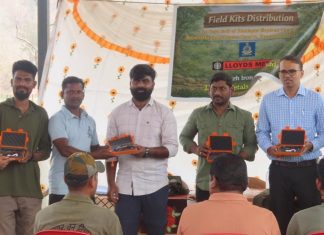 कमलापूर हत्ती कॅम्पमध्ये लॉइड्स मेटल्सकडून वन्यजीव रक्षकांना फील्ड किट्सचे वितरण