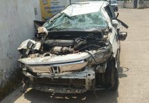 भरधाव कारचा टायर फुटून भीषण अपघात
