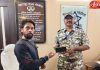 प्रामाणिकपणाचे उदाहरण : सापडलेला मोबाईल गडचिरोली पोलिसांच्या केला स्वाधीन