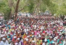जमीन अधिग्रहनाविरोधात हजारो शेतकऱ्यांचा बैल-बंडी घेऊन जिल्हाधिकारी कार्याल्यासमोर ठिय्या आंदोलन