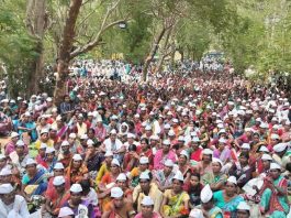 जमीन अधिग्रहनाविरोधात हजारो शेतकऱ्यांचा बैल-बंडी घेऊन जिल्हाधिकारी कार्याल्यासमोर ठिय्या आंदोलन