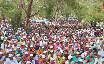जमीन अधिग्रहनाविरोधात हजारो शेतकऱ्यांचा बैल-बंडी घेऊन जिल्हाधिकारी कार्याल्यासमोर ठिय्या आंदोलन