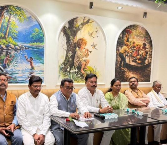 राज्यसभा खासदार मायाताई इवनाते यांच्या अध्यक्षतेखाली आदिवासी समाजाची जिल्हास्तरीय बैठक संपन्न